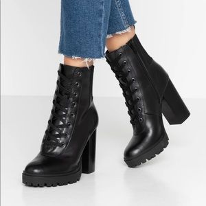 Steve Madden Latch boots